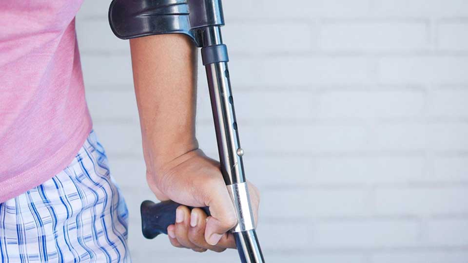 Если сломал руку или ногу, страховка покроет расходы?
